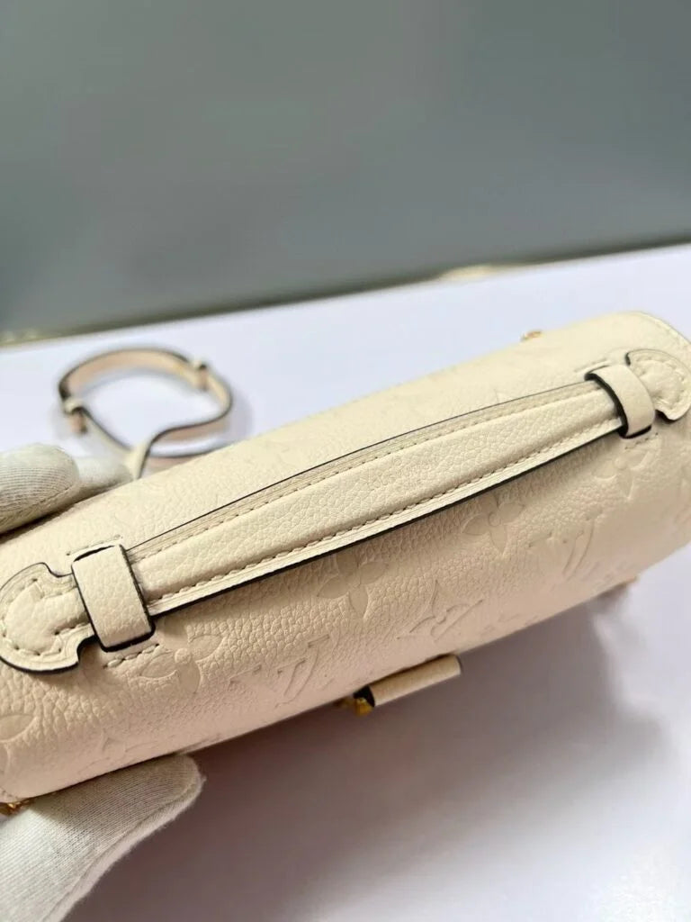 louis vuitton  Pochette Métis East West