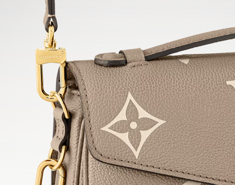 louis vuitton  Pochette Métis East West