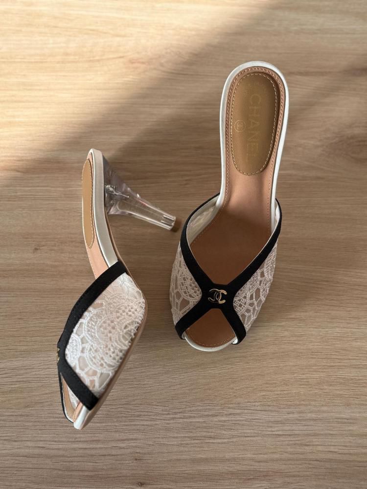 Chanel – Net Black Heel Pump