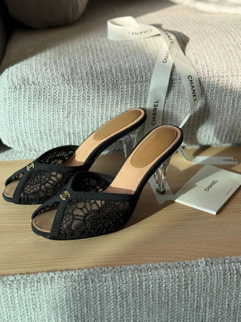 Chanel – Net Black Heel Pump