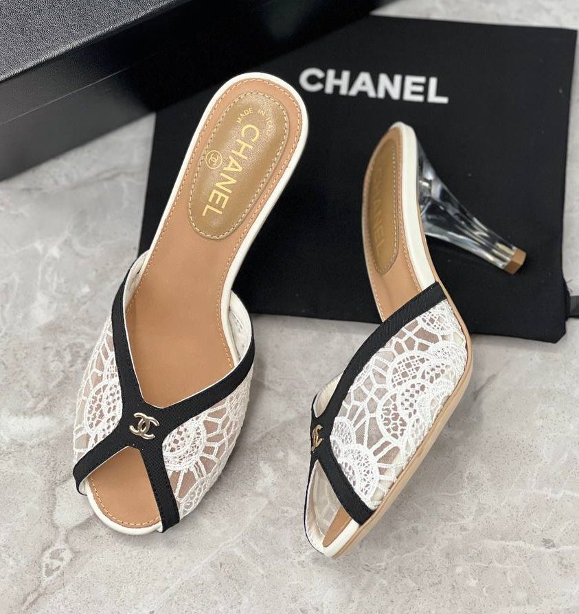 Chanel – Net Black Heel Pump