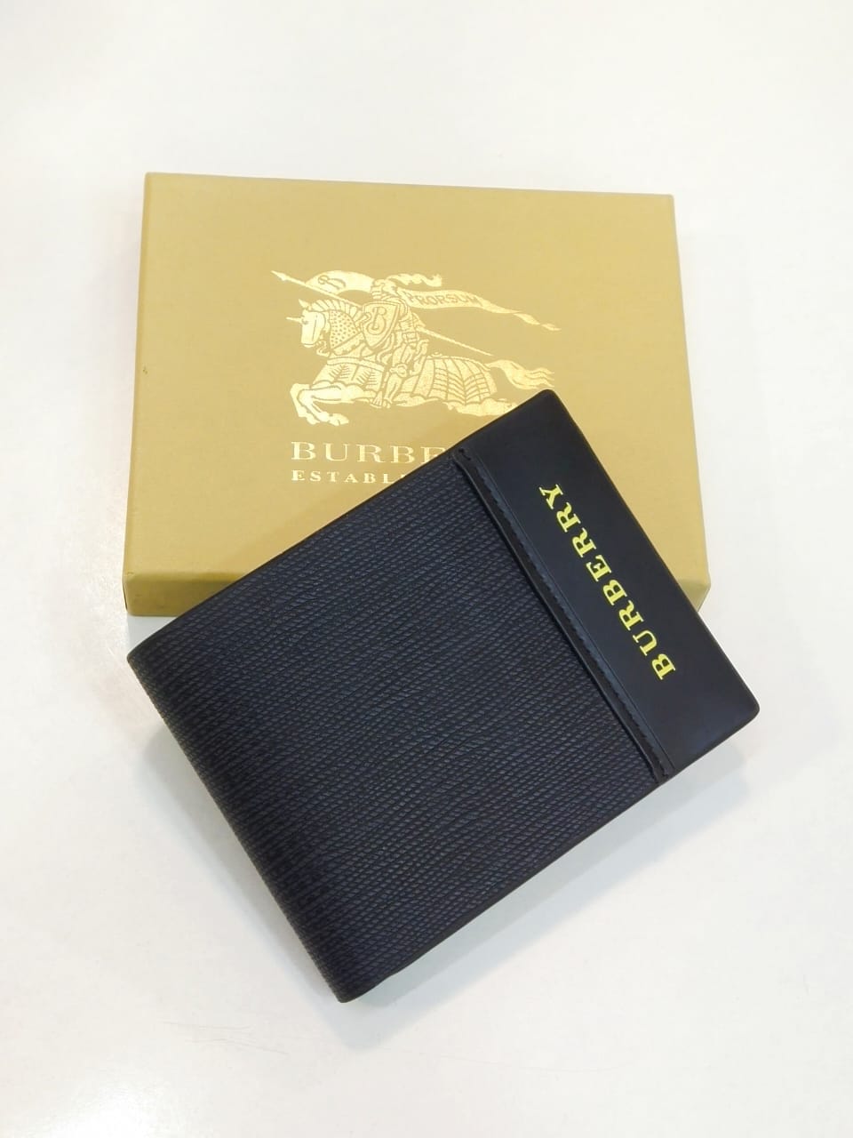 Burberry – Textured Leather Bi-Fold Wallet (Black)