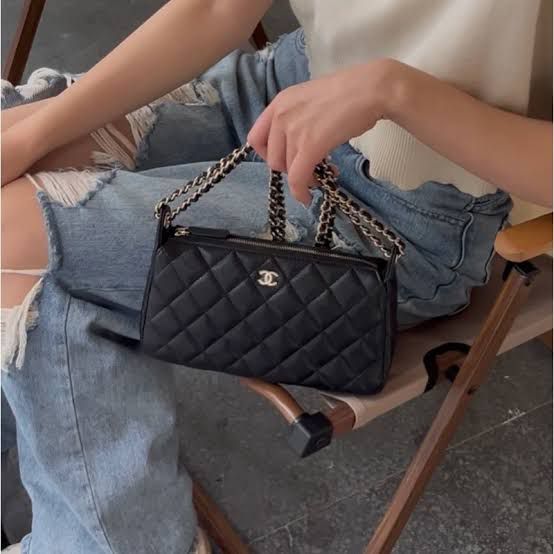 Chanel 25A Double Chain Bag Caviar