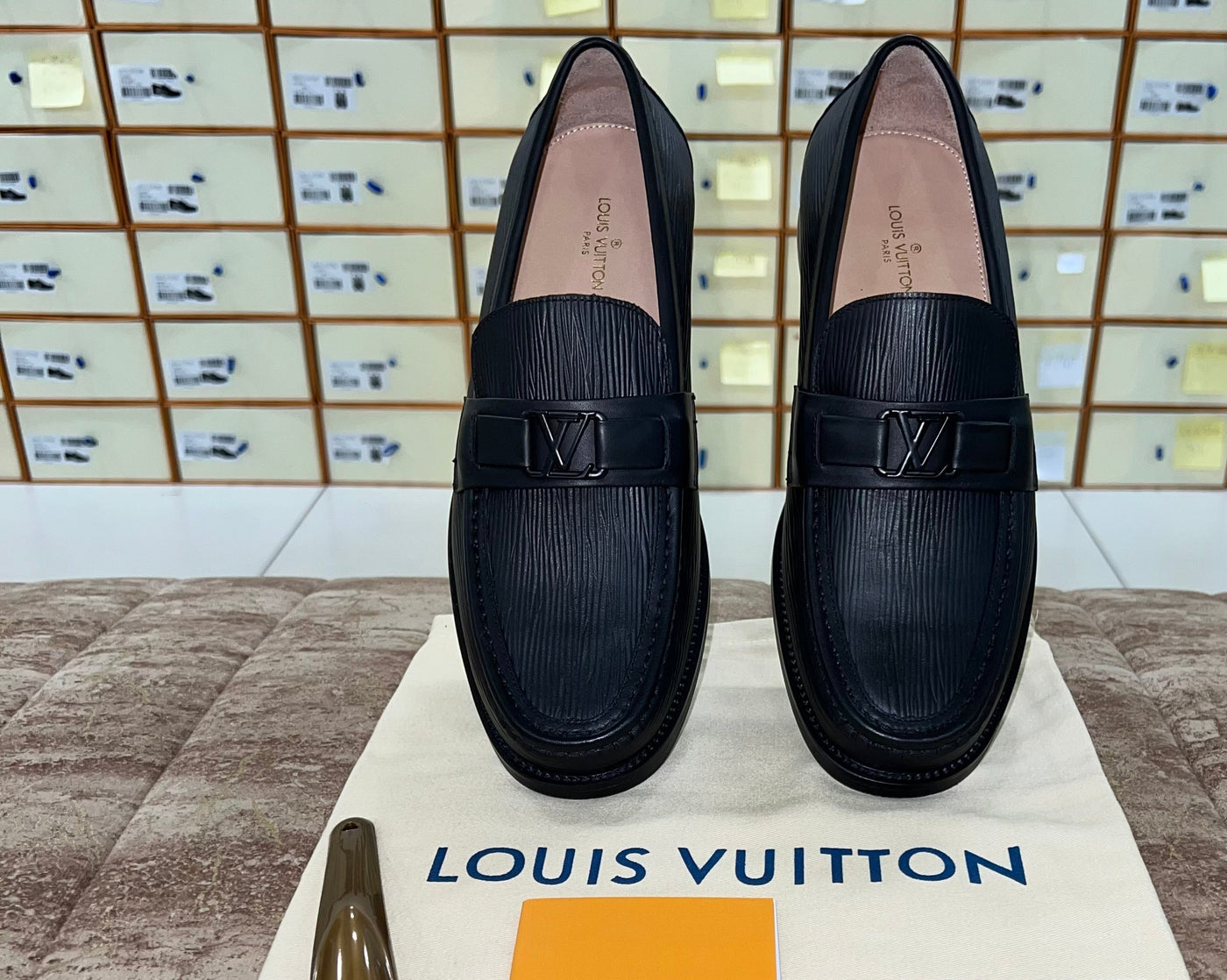 . Louis.Vuitton Black Lining Major Loafers