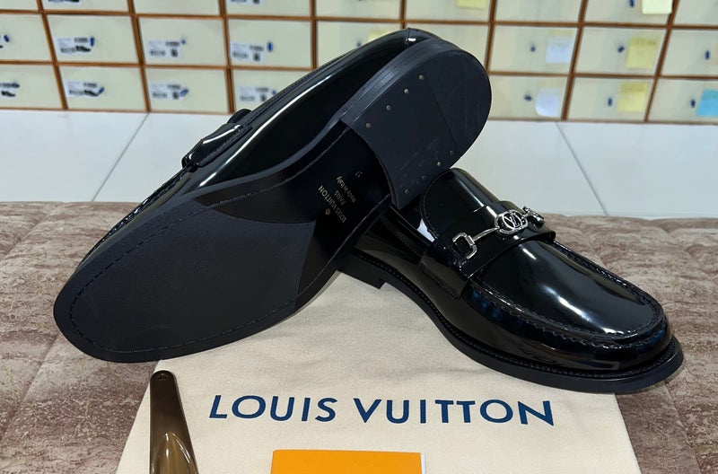 . Louis.Vuitton Silver Chain Black Major Loafers