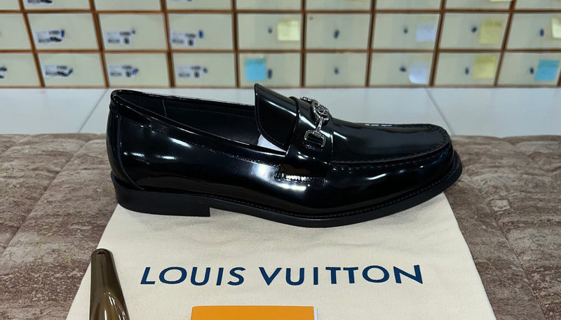 . Louis.Vuitton Silver Chain Black Major Loafers