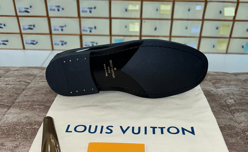. Louis.Vuitton Silver Chain Black Major Loafers
